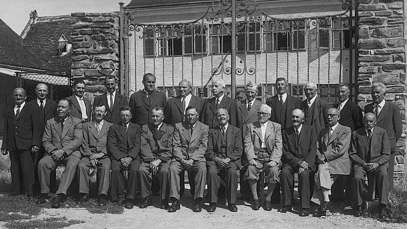 1956: The officials of WINZER KREMS in 1956.
